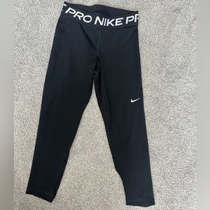 Small women’s Nike Pro Dri-Fit leggings.